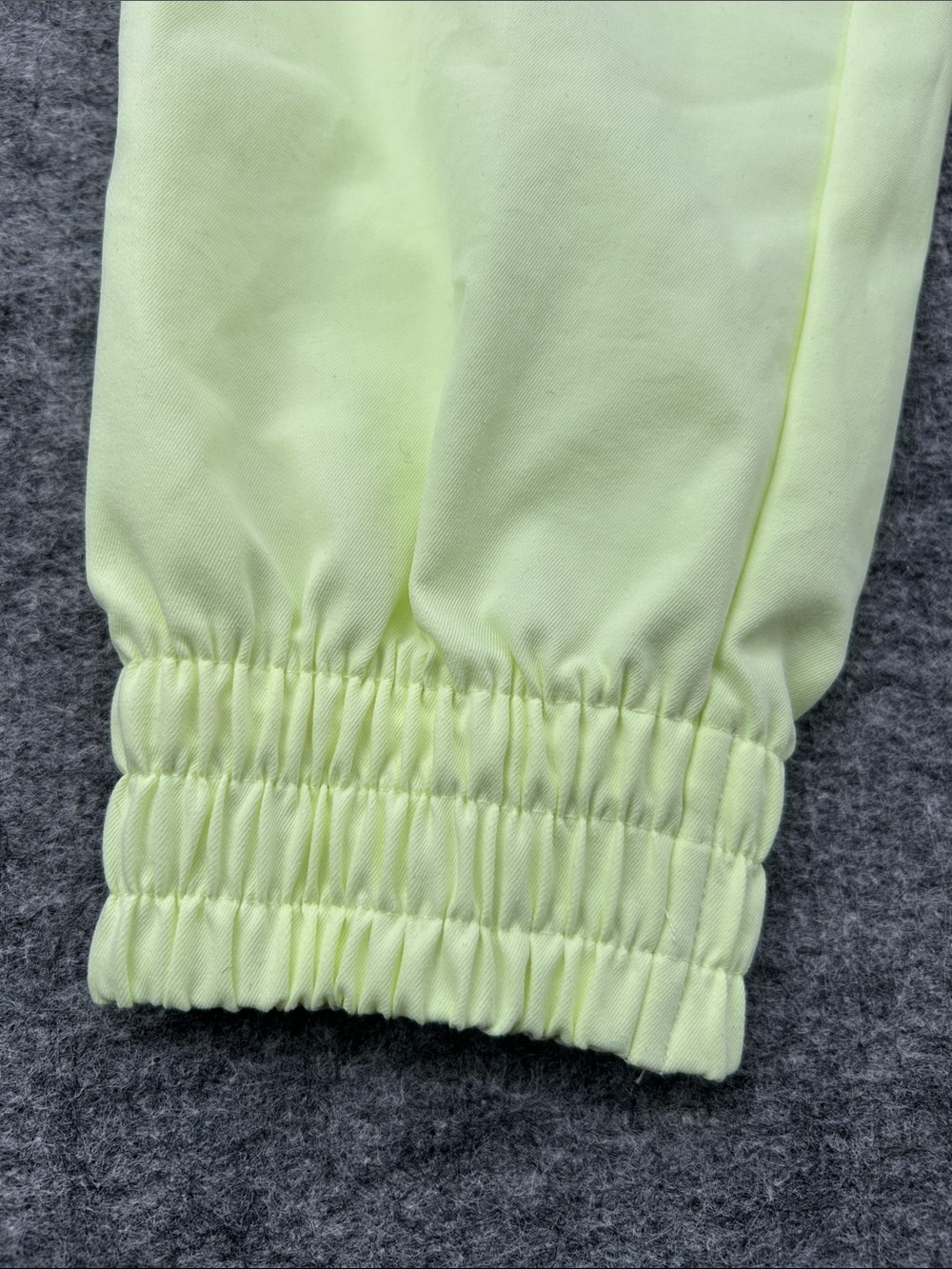 Nike Women's Sportswear Woven Pants in a bright neon green/yellow XS - Picture 7 of 14